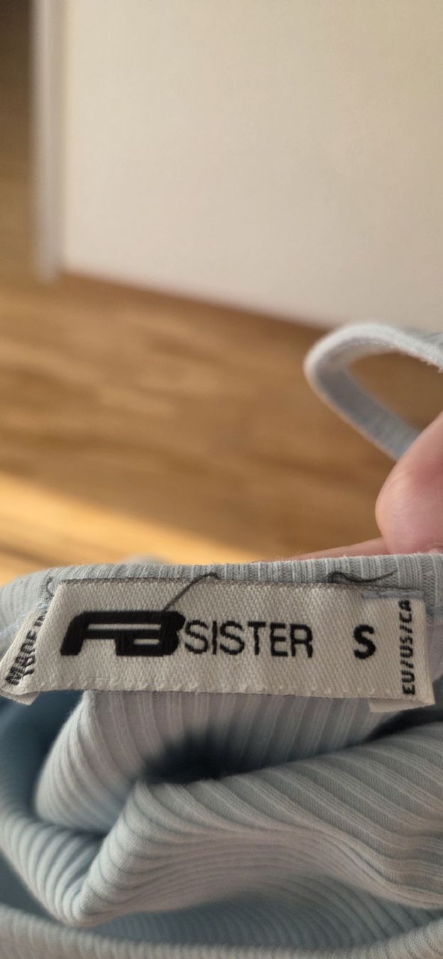 Tops: Bestseller Top hellblau Grösse S  – Gebraucht aus Zürich von Mmg75