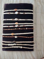 Diverse handgefertigte Halsketten