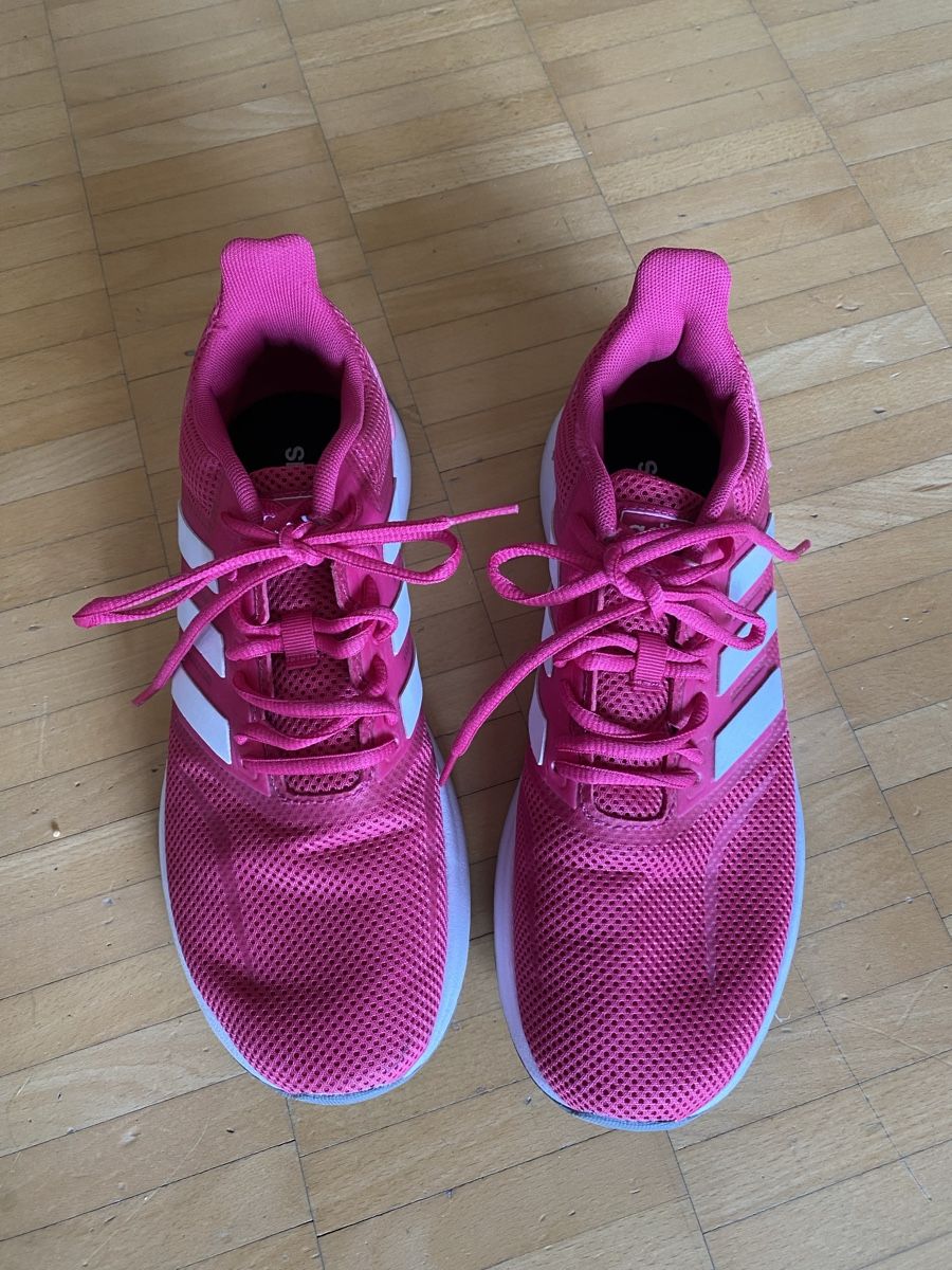 Adidas Scarpe da donna: Adidas Turnschuhe Gr. 39.5   – Nuovo (secondo la descrizione) da Pfäffikon SZ venduto da kohlie
