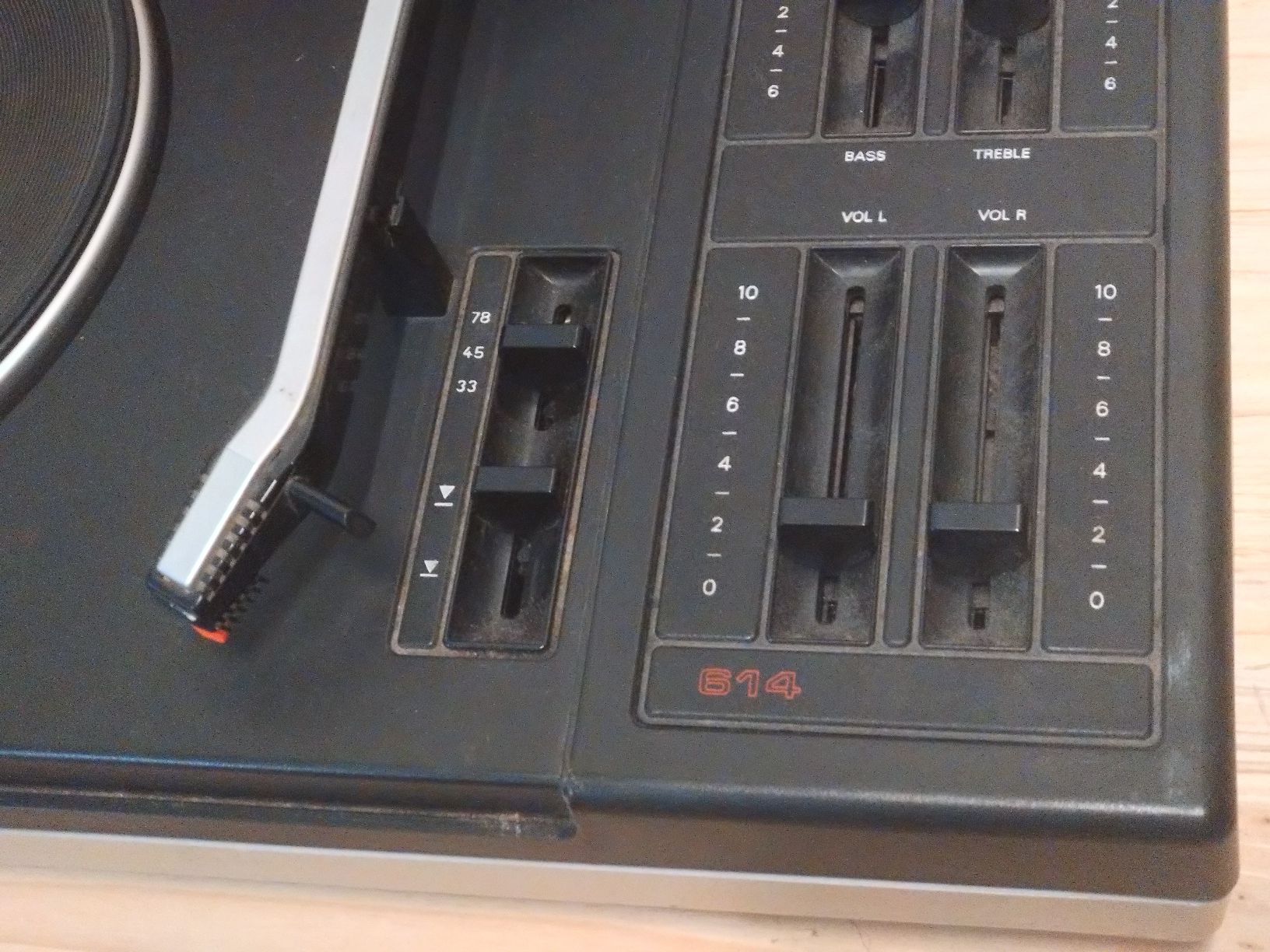Philips Tourne-disques: Platine vinyle Philips 614  – Défectueux à Farvagny-le-Grand par LaCaverne 1