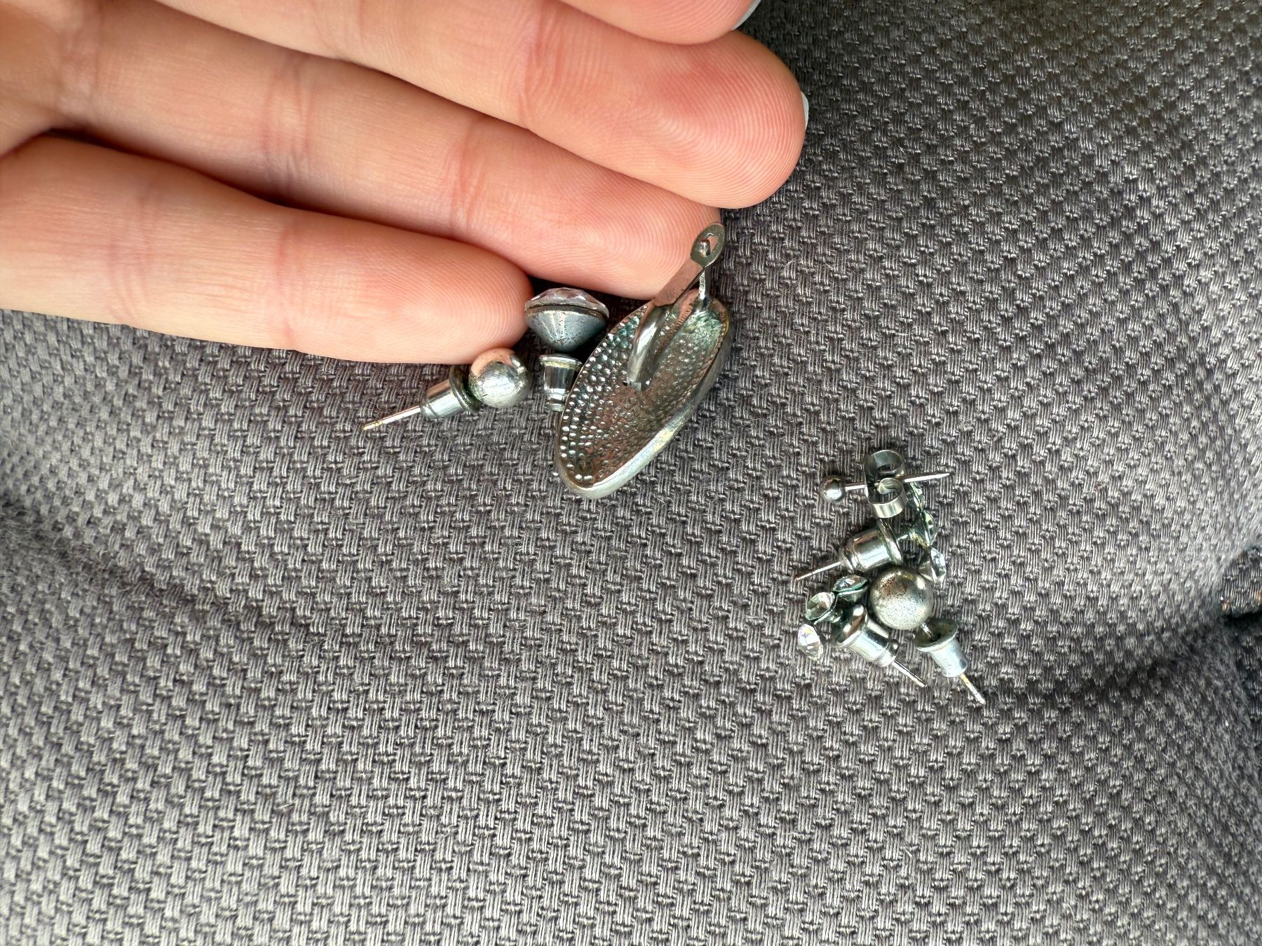 Ohrringe & -stecker: Verschiedene Ohrringen ohne Paar – Defekt aus Riehen von edu_92w7 2