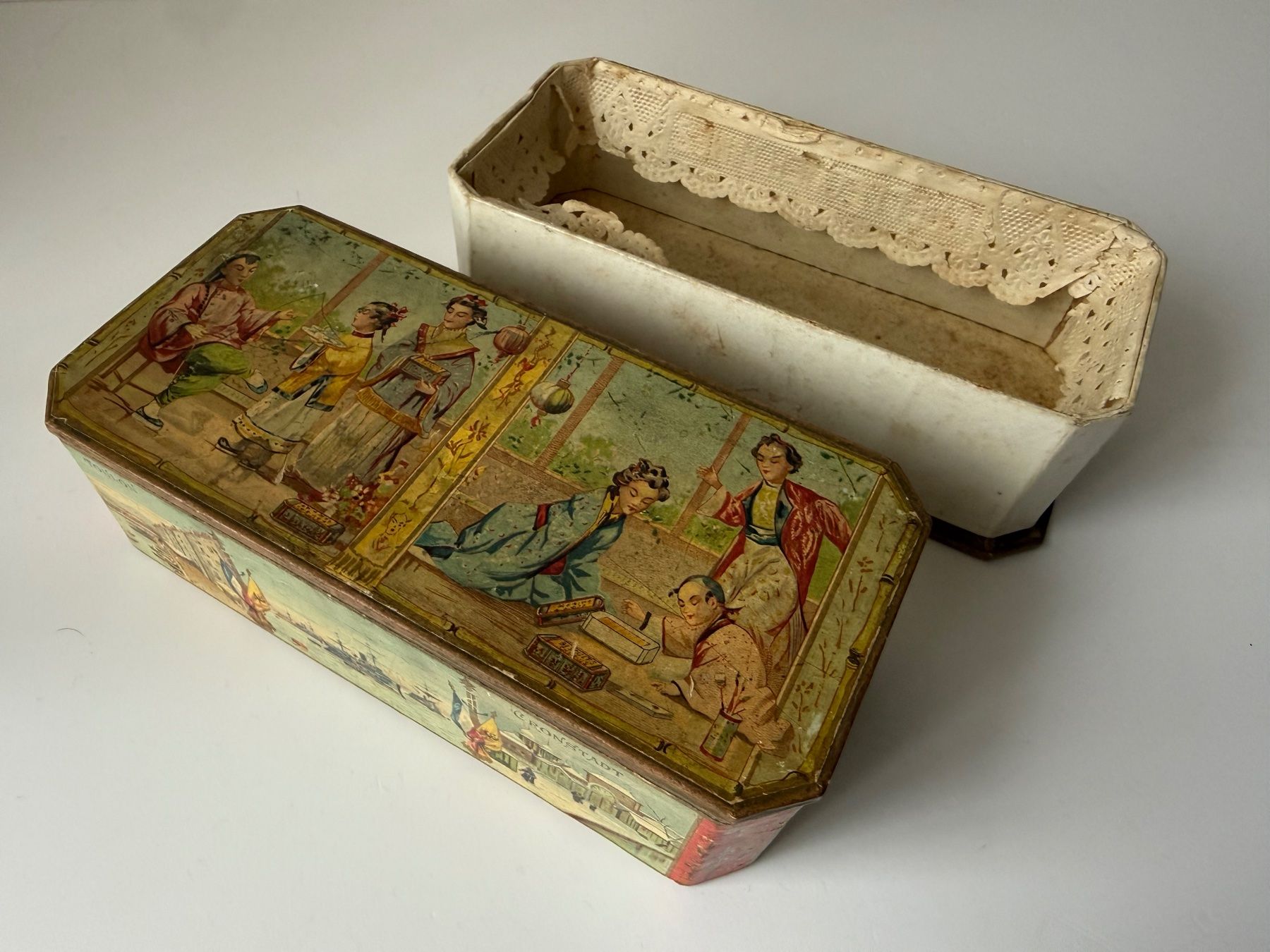 Barattoli: Antike Biscuits -Pappschachtel – Usato da Zwingen venduto da moje1 2