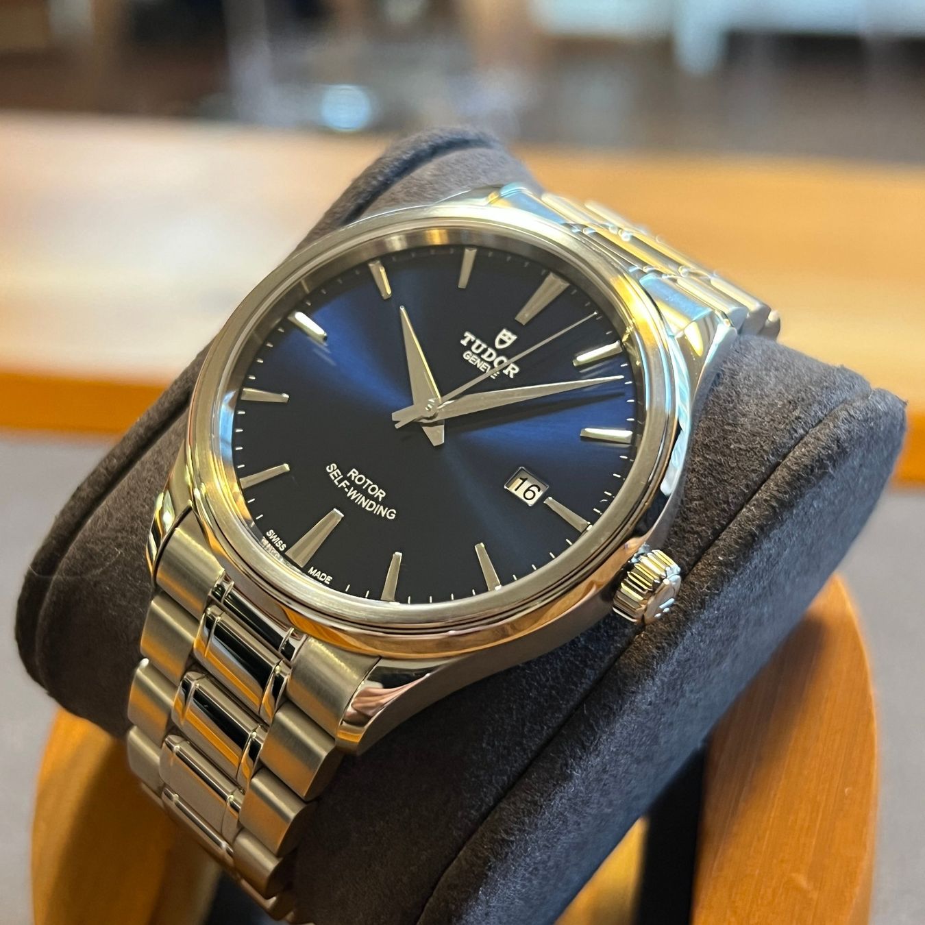 Tudor Montres: FLASH SALE Tudor Style Automatic Date Blue Dial 12700 – D'occasion à Carouge GE par Watchaser 8