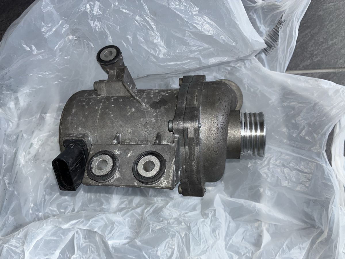 Toutes les pièces auto: BMW E90 Wasserpumpe – D'occasion à Emmenbrücke par nne_hm9j 2