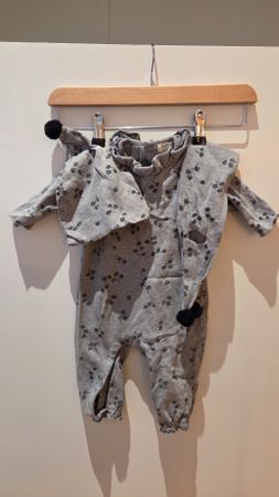 Play Up Baby Overall mit Mütze und Schal grau Grösse 74