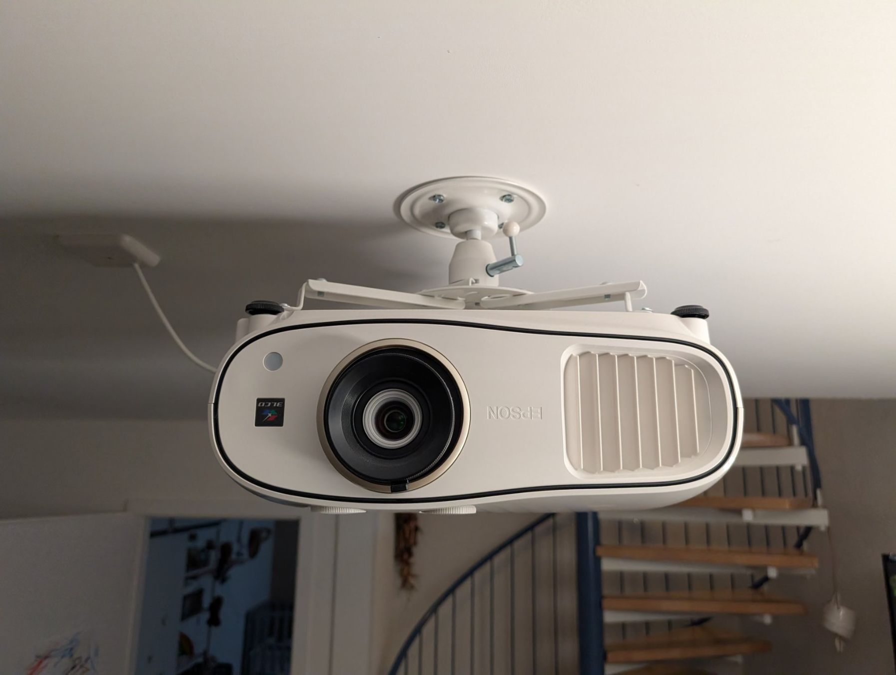 Epson Vidéoprojecteurs: Video projecteur EPSON EH-TW6700w – D'occasion à Martigny par DimilouGilbert