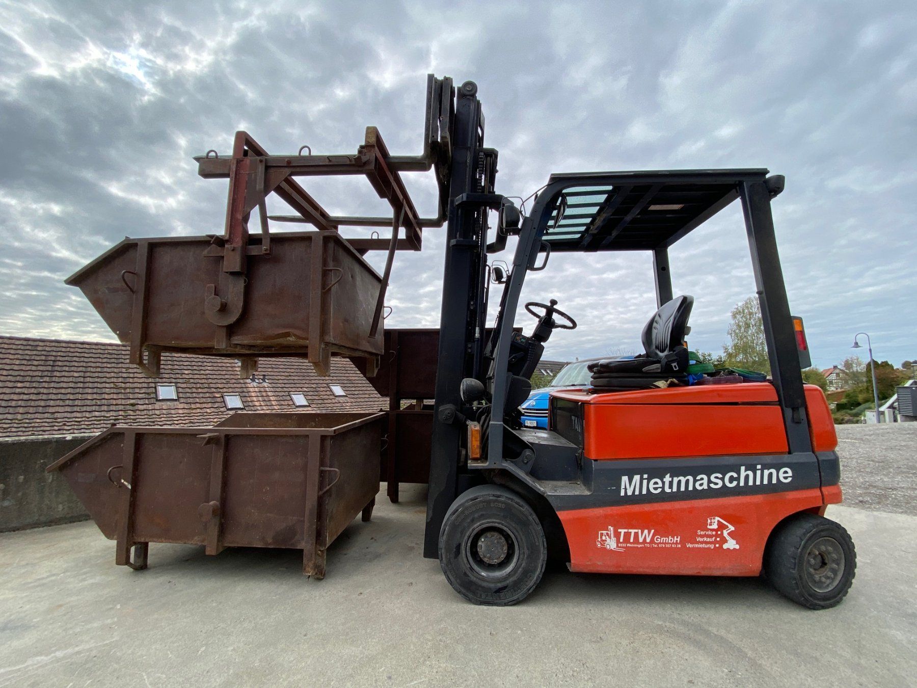Camions-bennes: Schuttmulden mit Kippgerät im Set – D'occasion à Weiningen TG par TTW_GmbH