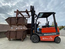 Schuttmulden mit Kippgerät im Set