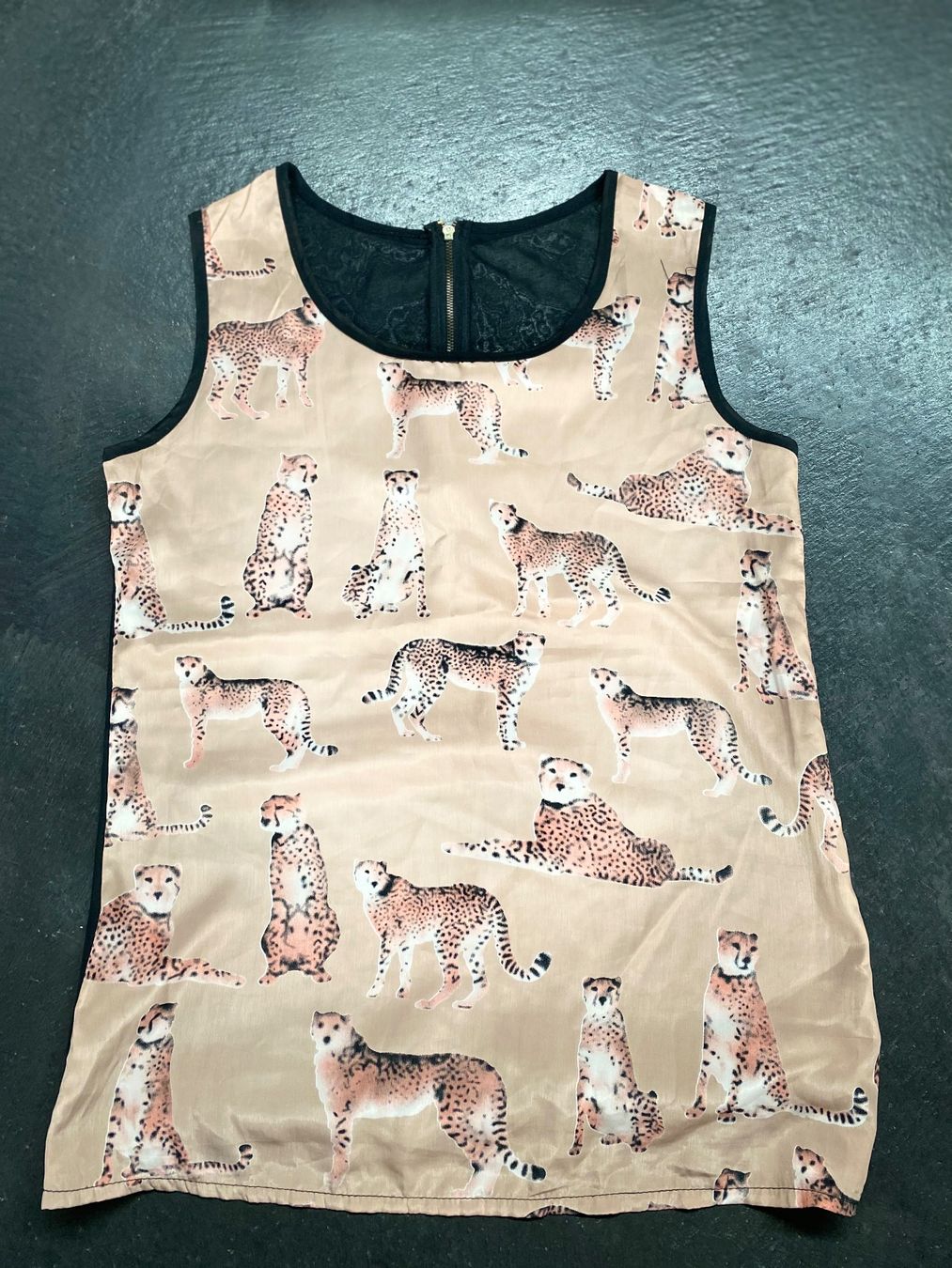 Tops: Top Viskose mit Gepardenprint – Gebraucht aus Chur von simhofstr
