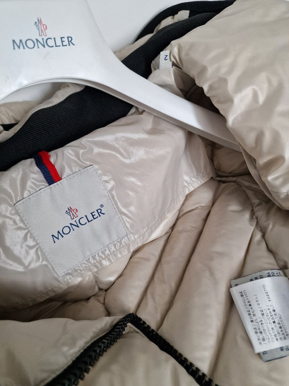Moncler Giacche: Doudoune Moncler "Crussol" – Usato da Yverdon-les-Bains venduto da Ed9lude 1