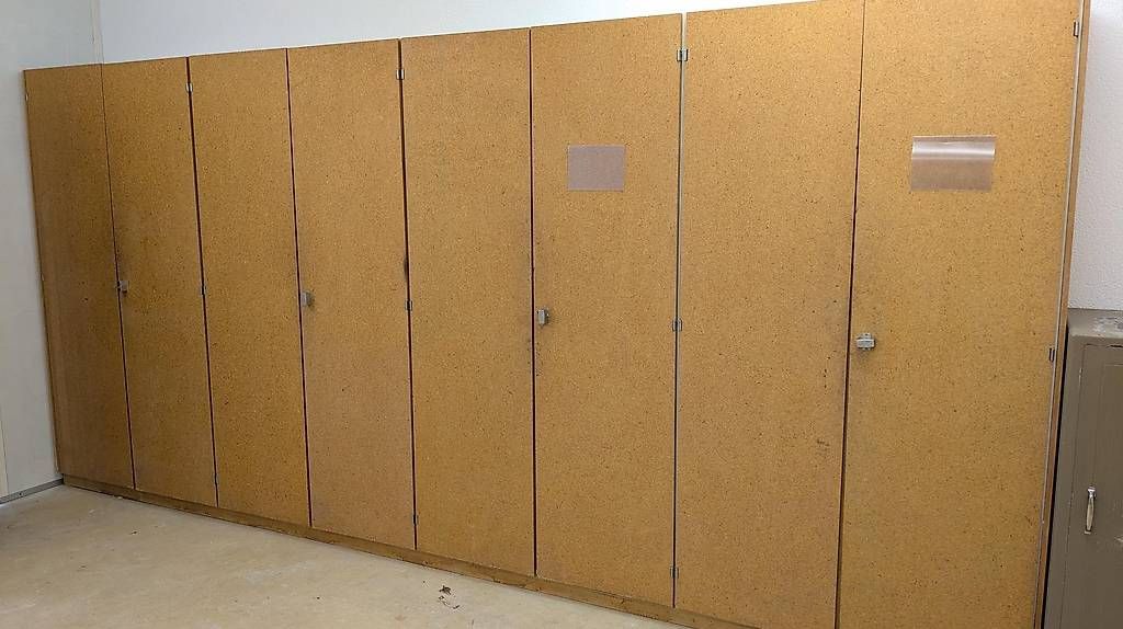 Armadi: Schrankfront Schrank  – Usato da Solothurn venduto da Winell