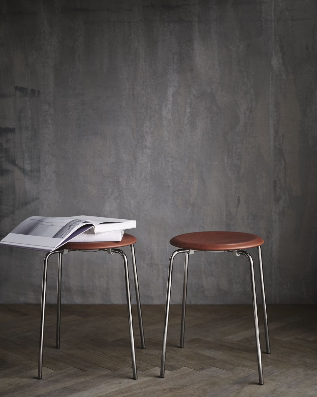 Fritz Hansen Sgabelli: Fritz Hansen Dot Hocker Leder – Usato da Luzern venduto da Bon_Voyage 7