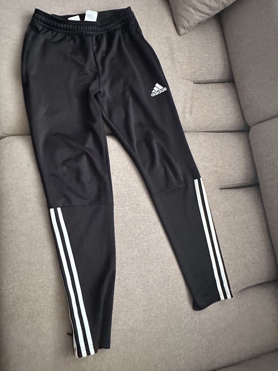 Adidas Pantaloni: Adidas Gr.S – Usato da Mels venduto da ricoshop