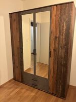 Kleiderschrank
