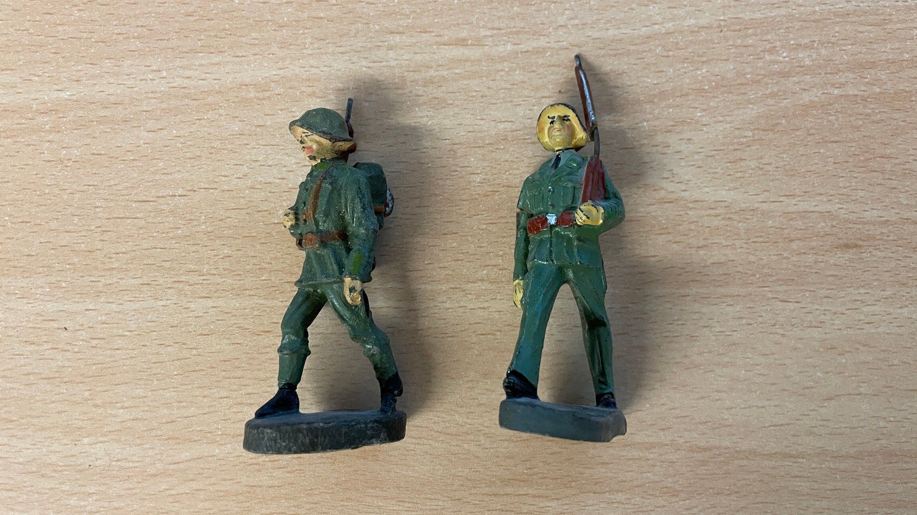 Figuren: Schweiz Armee - 2 Soldaten marschieren - Elastolin Figur – Gebraucht aus Glattfelden von cybermaxx 1