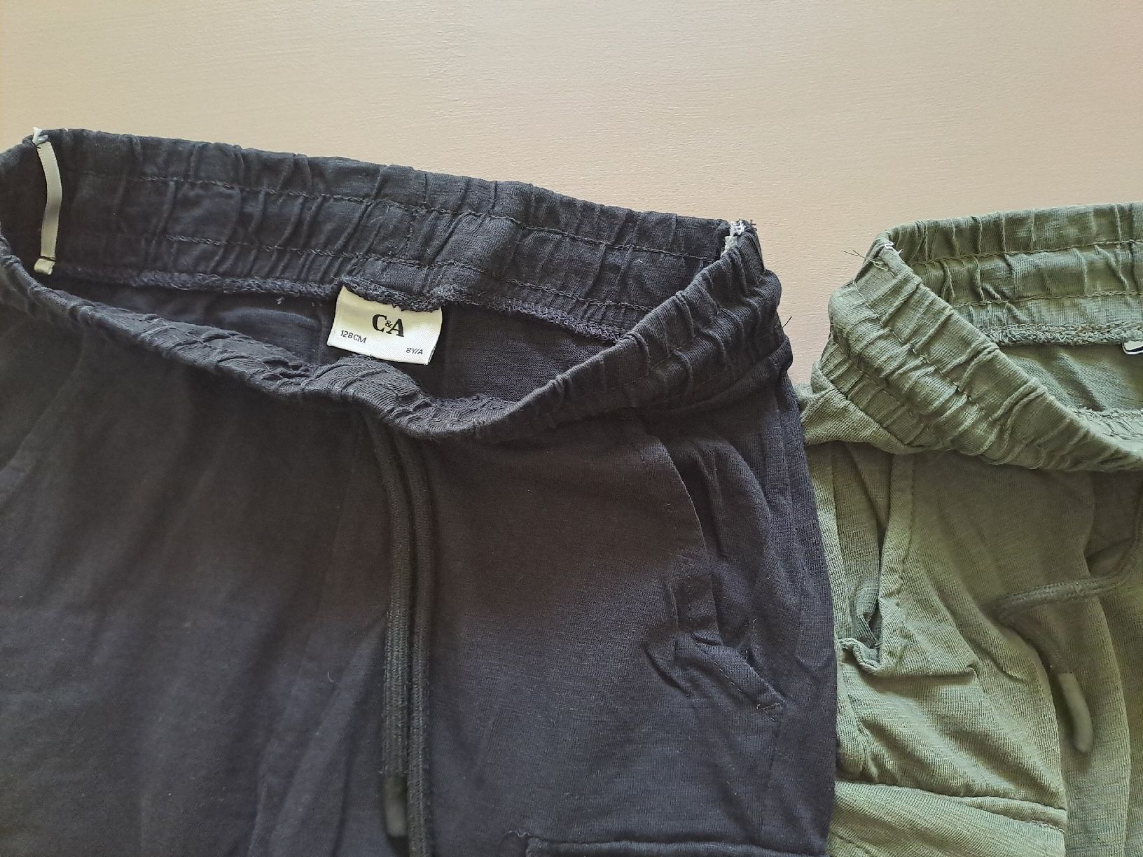C&A Pantaloni: 4 Shorts C&A 128 – Usato da willisau venduto da rk85 1