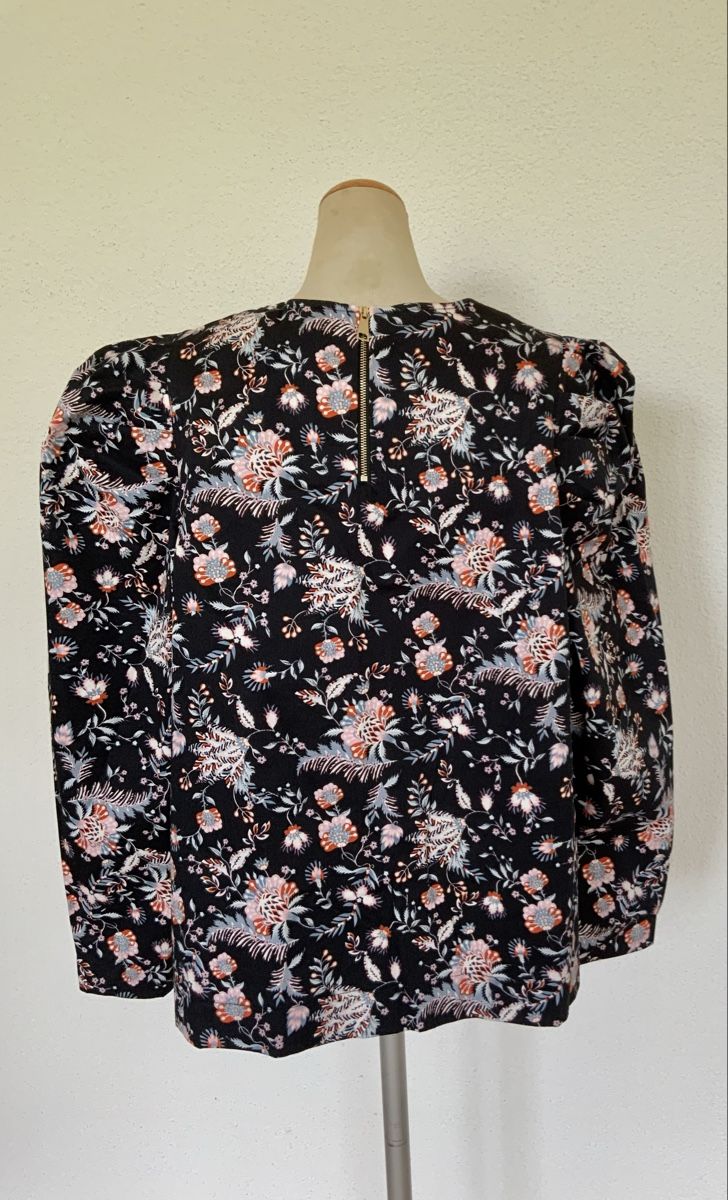 Ted Baker Blusen: Ted Baker blouse, Size 4, (EU 40).Floral design. – Neu (gemäss Beschreibung) aus Dübendorf von S1973E 2