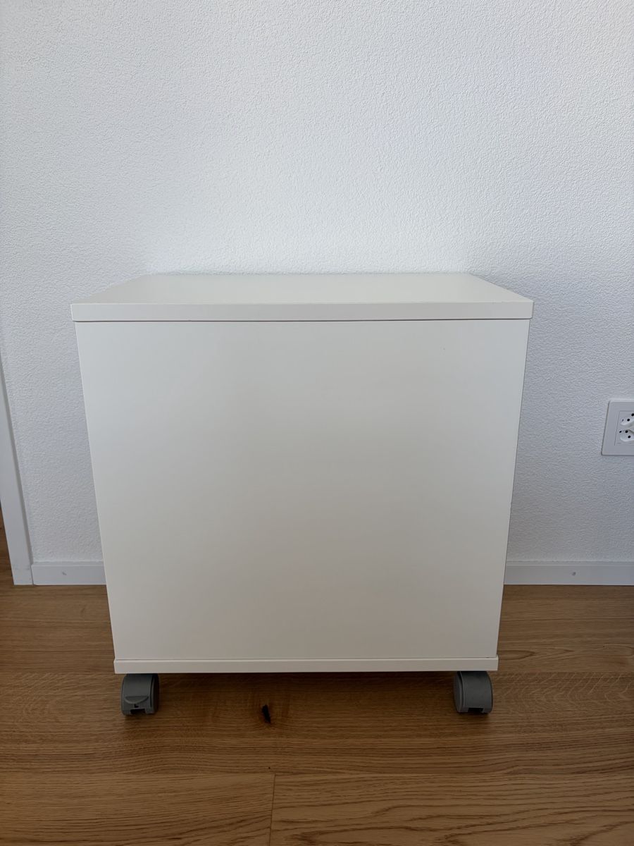 Cassettiere: Kleine Kommode mit Rollen – Usato da Gossau SG venduto da LouisKahl 4