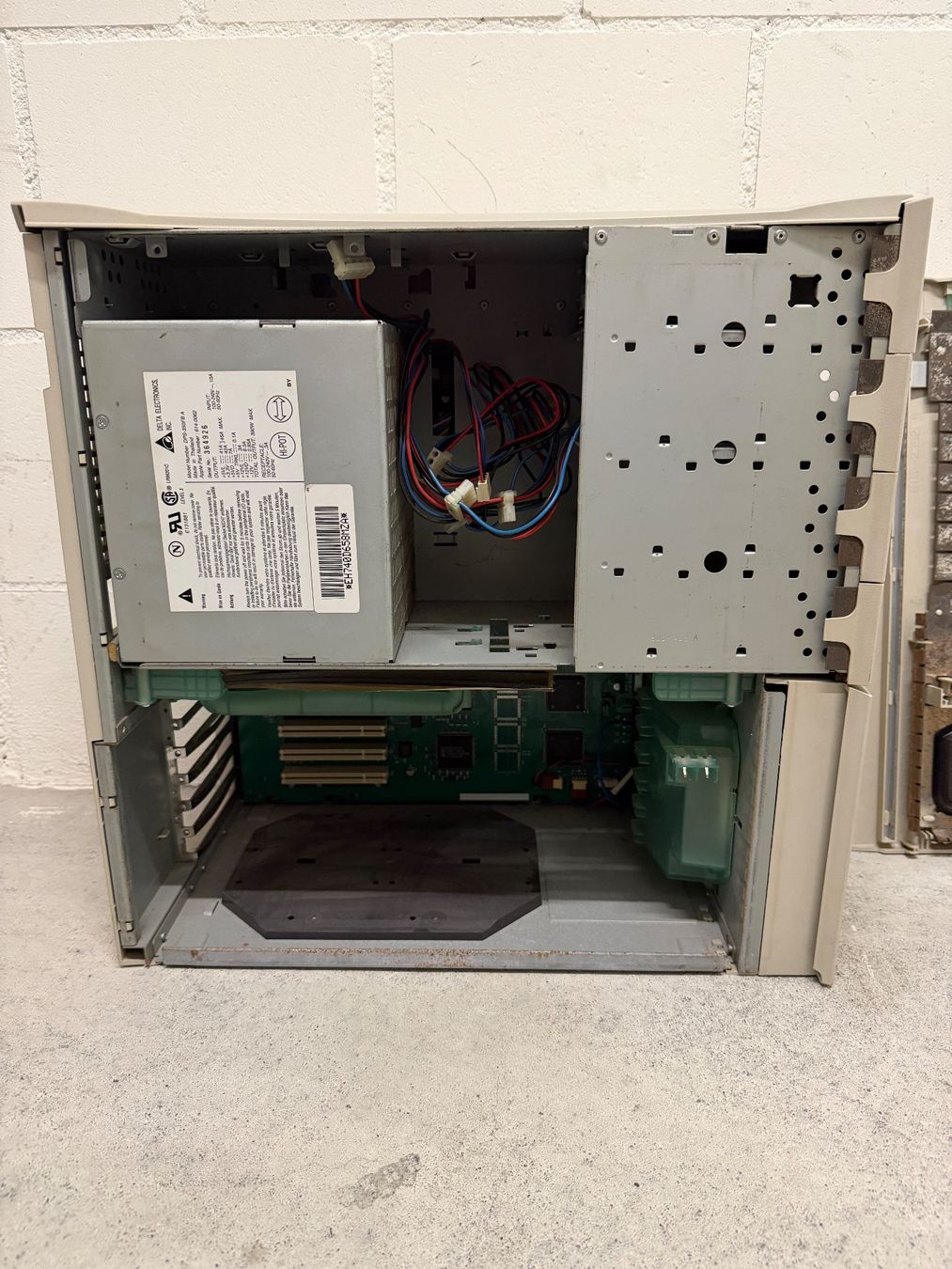 Apple PC: Defect - Apple Power Macintosh 9600/300 – Difettoso da Niederwangen b. Bern venduto da Leonerb 5