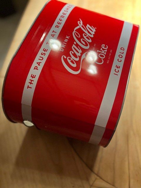 Coca-Cola Tutte le decorazioni: Coca Cola - grosse Blechwanne als Decor, Eiskühler, etc. – Nuovo e nell'imballaggio originale da Altbüron venduto da Februar26 3