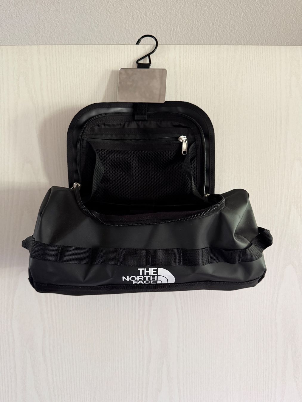 North Face Custodie per cosmetici: The North Face Kulturtasche Schwarz – Usato da Langnau i.E. venduto da Ke.Bex