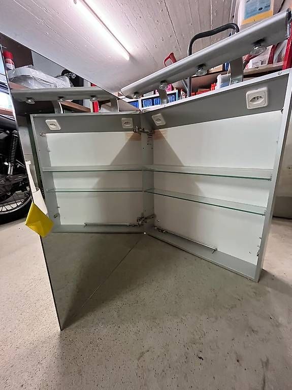 Armoires miroirs: Spiegelschrank – D'occasion à Dallenwil par cor_9fl6 2