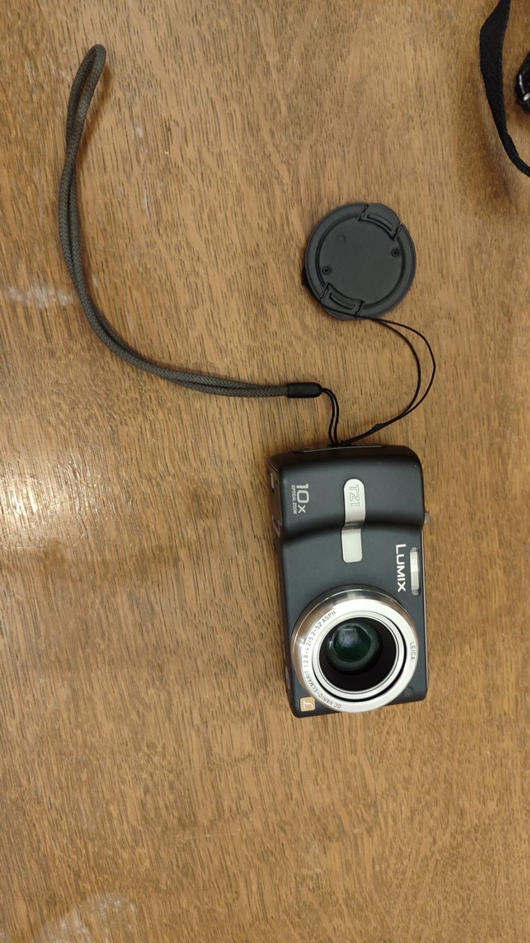 Panasonic Fotocamera: Digitalkamera Panasonic Lumix DMC-TZ1 – Usato da Brüttisellen venduto da nic_xm7s 3