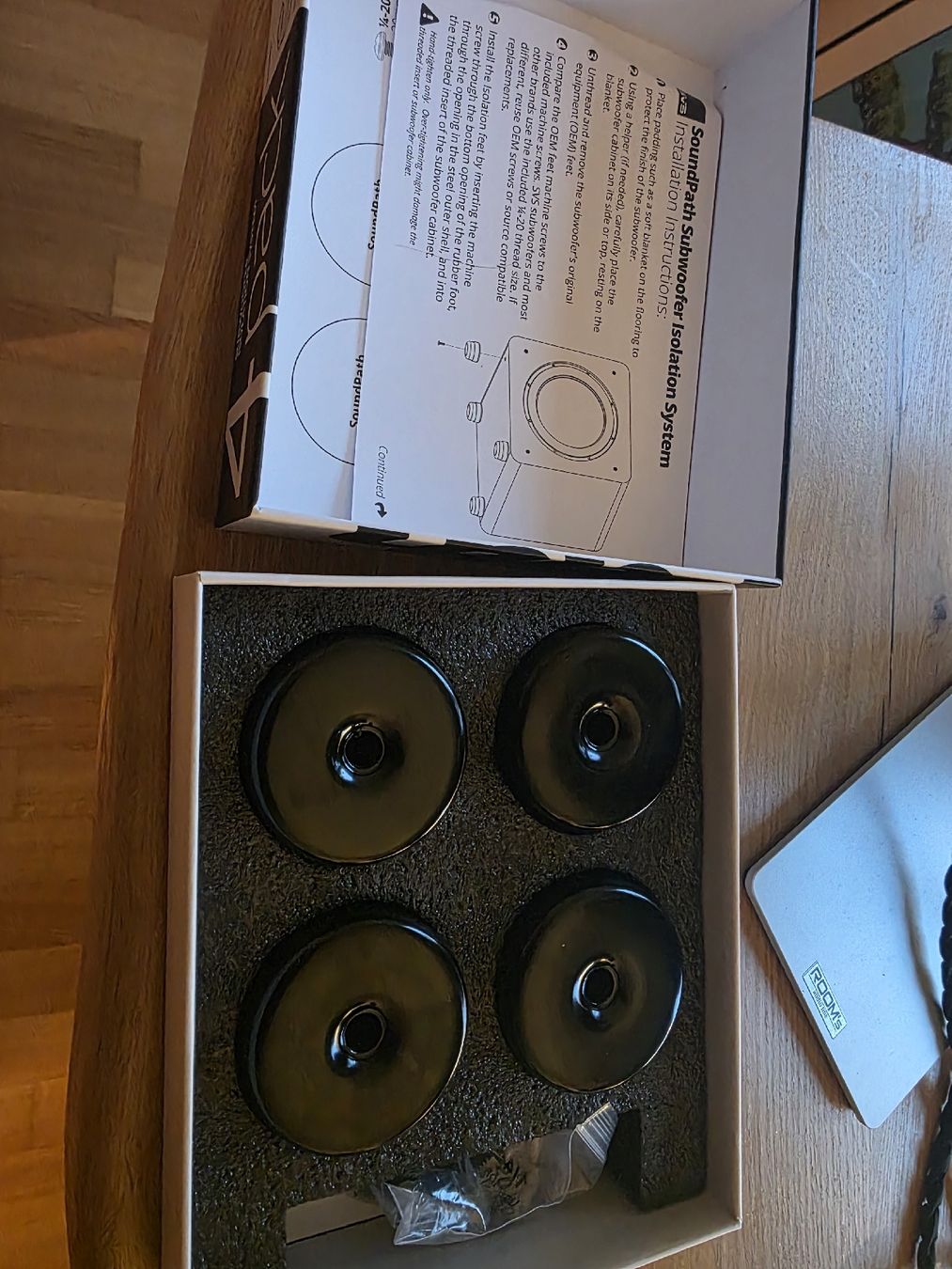 SVS Lautsprecher: SVS SoundPath Isolation System 4-Pack – Gebraucht aus Basel von jul_q988 1