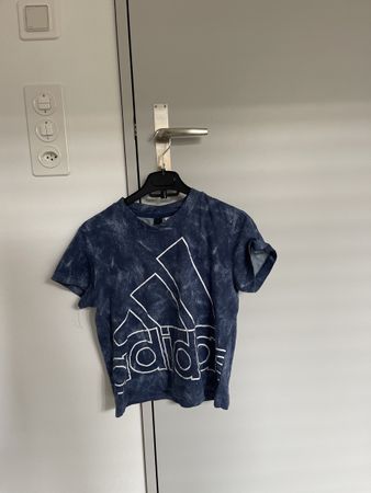 Adidas kurzes T-shirt M/L