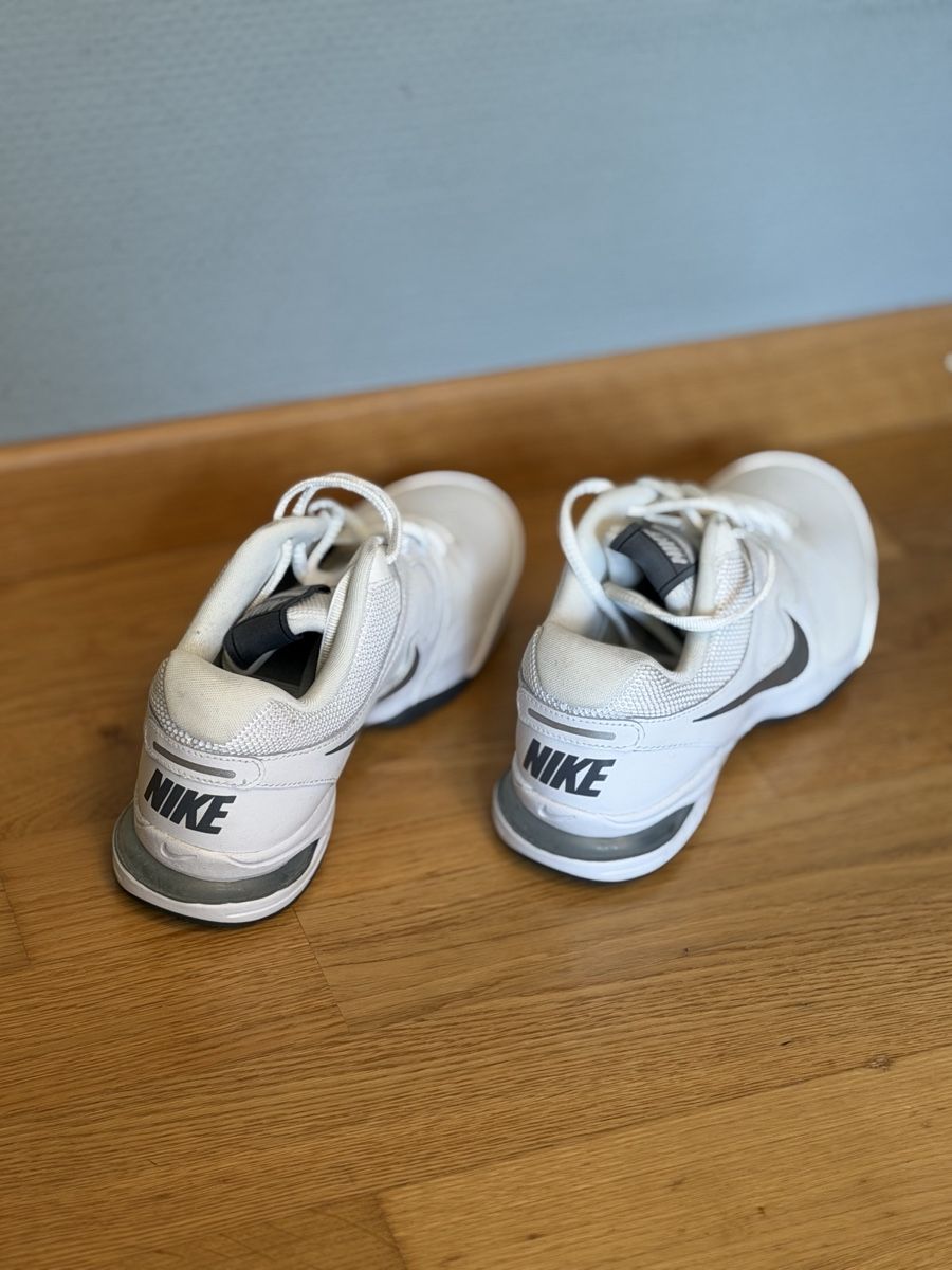 Nike Chaussures femmes: Nike Air weiss, Grösse 39 – Neuf (Voir description) à Winterthur par m.ro. 1