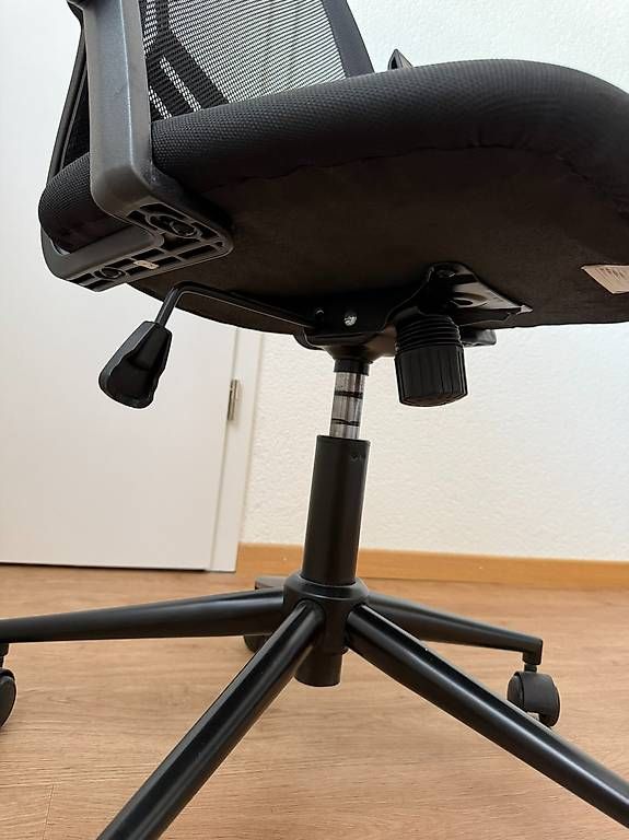 Sedie a rotelle: Chaise ergonomique de bureau – Usato da La Chaux-de-Fonds venduto da lar_w5pw 3