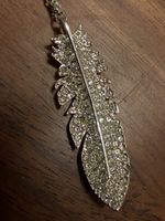 Swarovski Feder-Halskette Neuwertig.