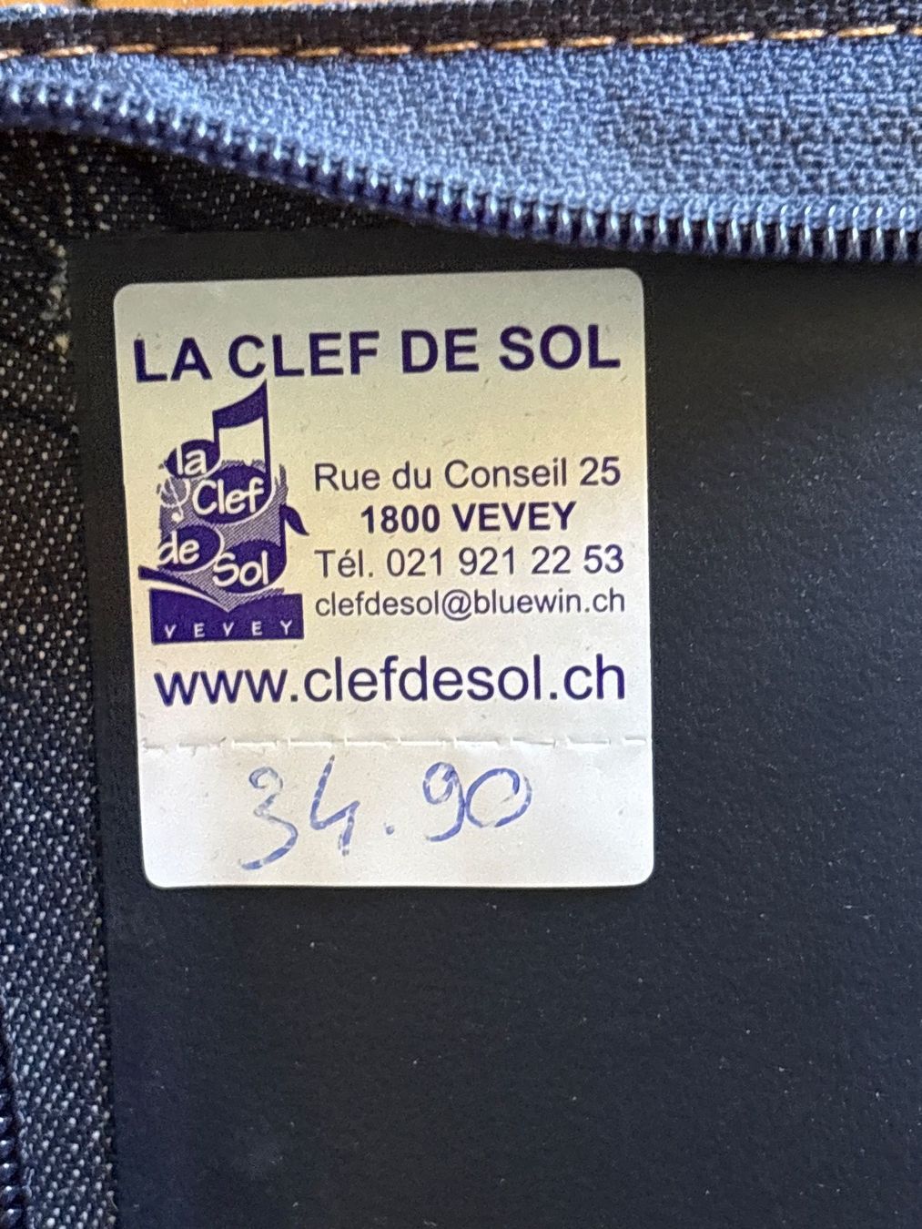 Libri: La Bible en français courant – Usato da Genève venduto da Buens4 7