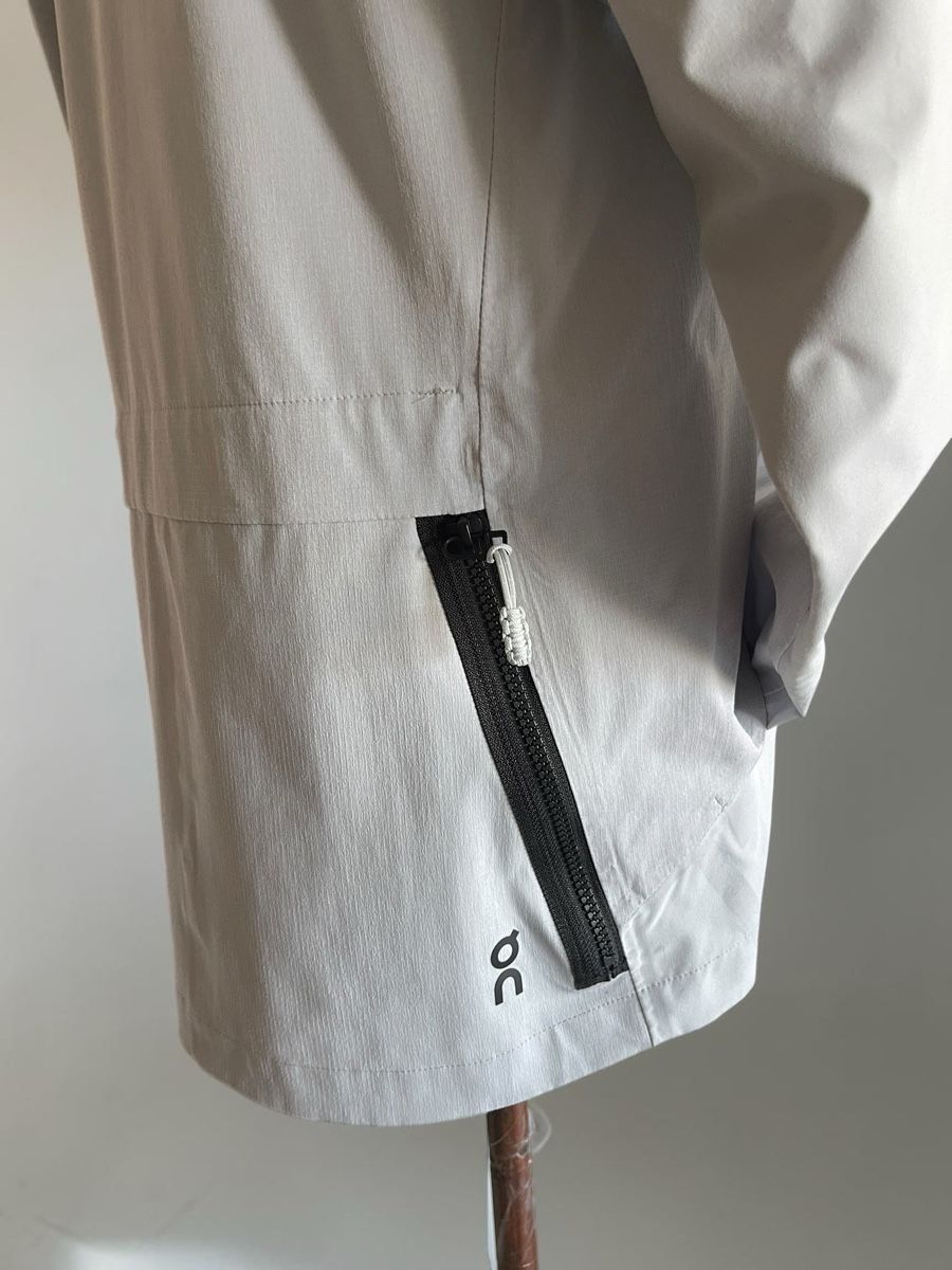 Giacche: ON Running Explorer Jacket Damen S Hellgrau – Usato da Zürich venduto da Recode.Fashion 4