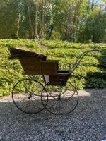 Antiker Kinderwagen