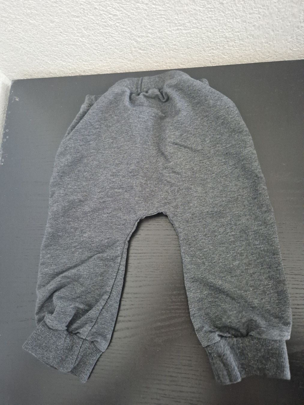 Lotti & Set di vestiti: Trainerhosen Grösse 18-24 Monate – Usato da Leuggern venduto da MonaM90 1