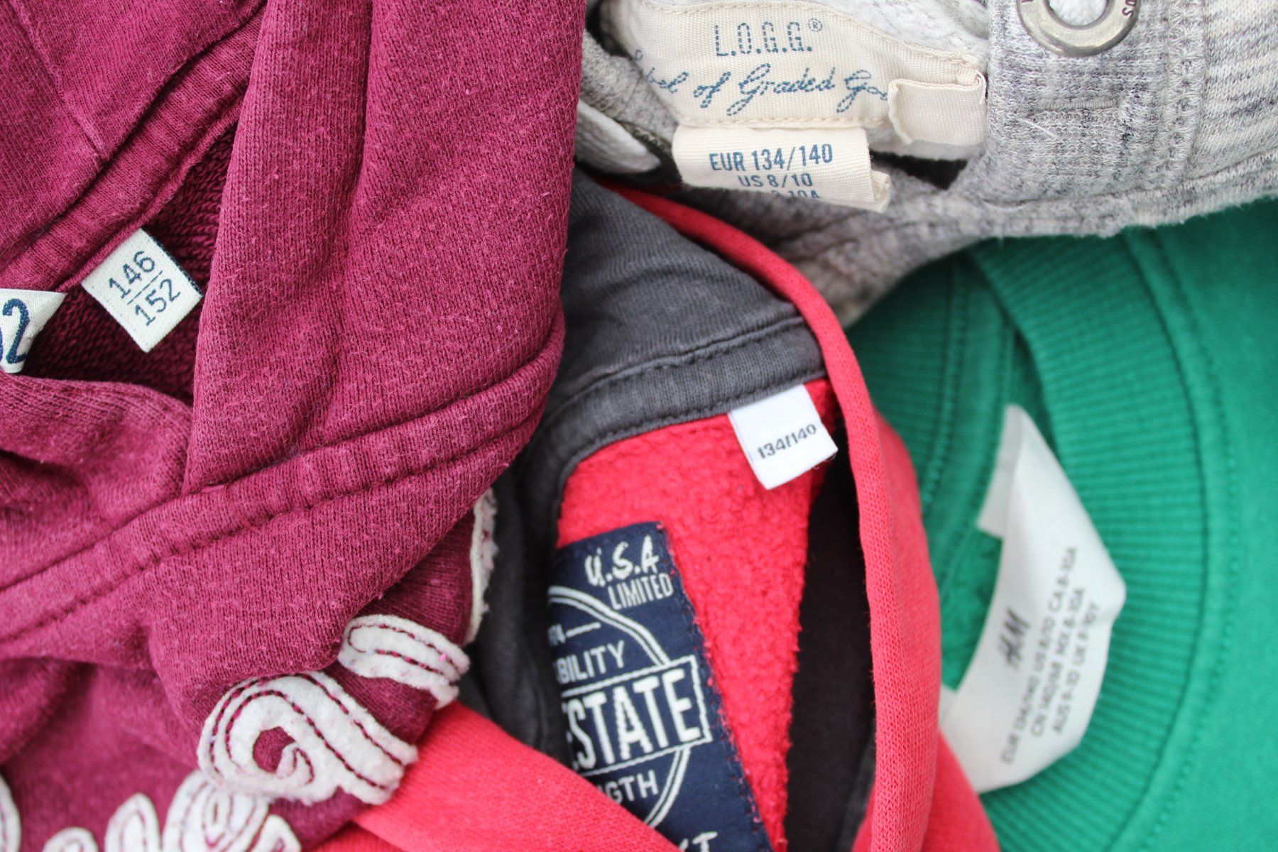 Maglioni & Felpe: Pullover Paket in 134/140  5 Stück – Usato da Walliswil-Nbipp venduto da Speer516 6