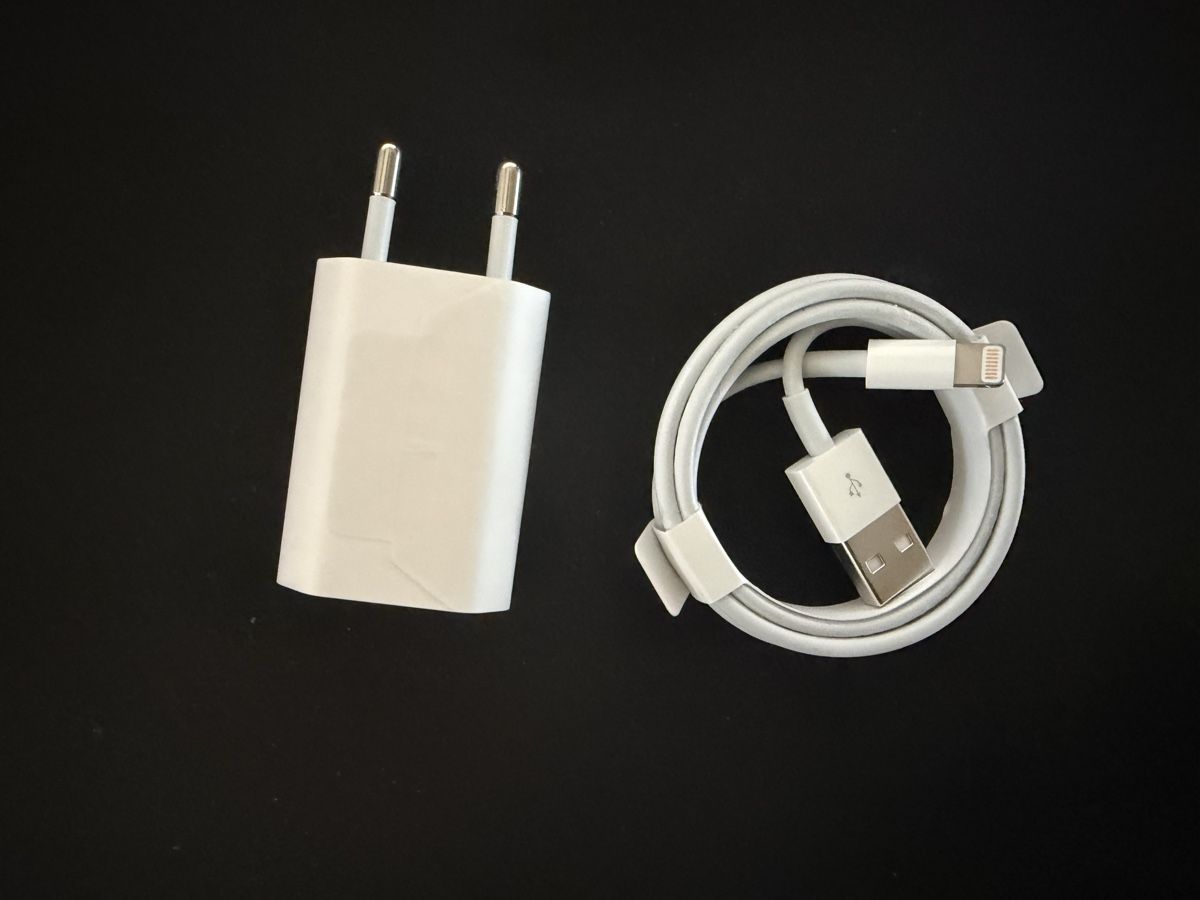 Apple Unità & Adattatore: Apple Ladegerät mit Kabel Original verpackt  – Nuovo e nell'imballaggio originale da Niederglatt ZH venduto da sim_gj7s