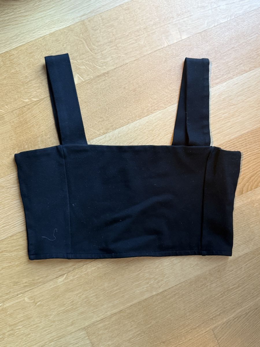 Tops: Schwarzes Crop Top Grösse L – Gebraucht aus Ebikon von her_82yr