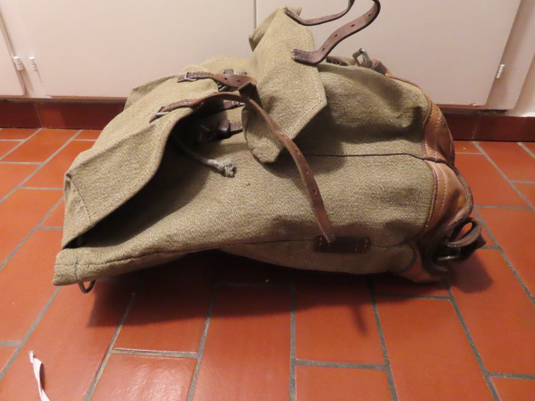 Schweizer Armee Armi bianche: rucksack gamelle feldflasche besteck – Usato da Grenchen venduto da sunflyer01 8