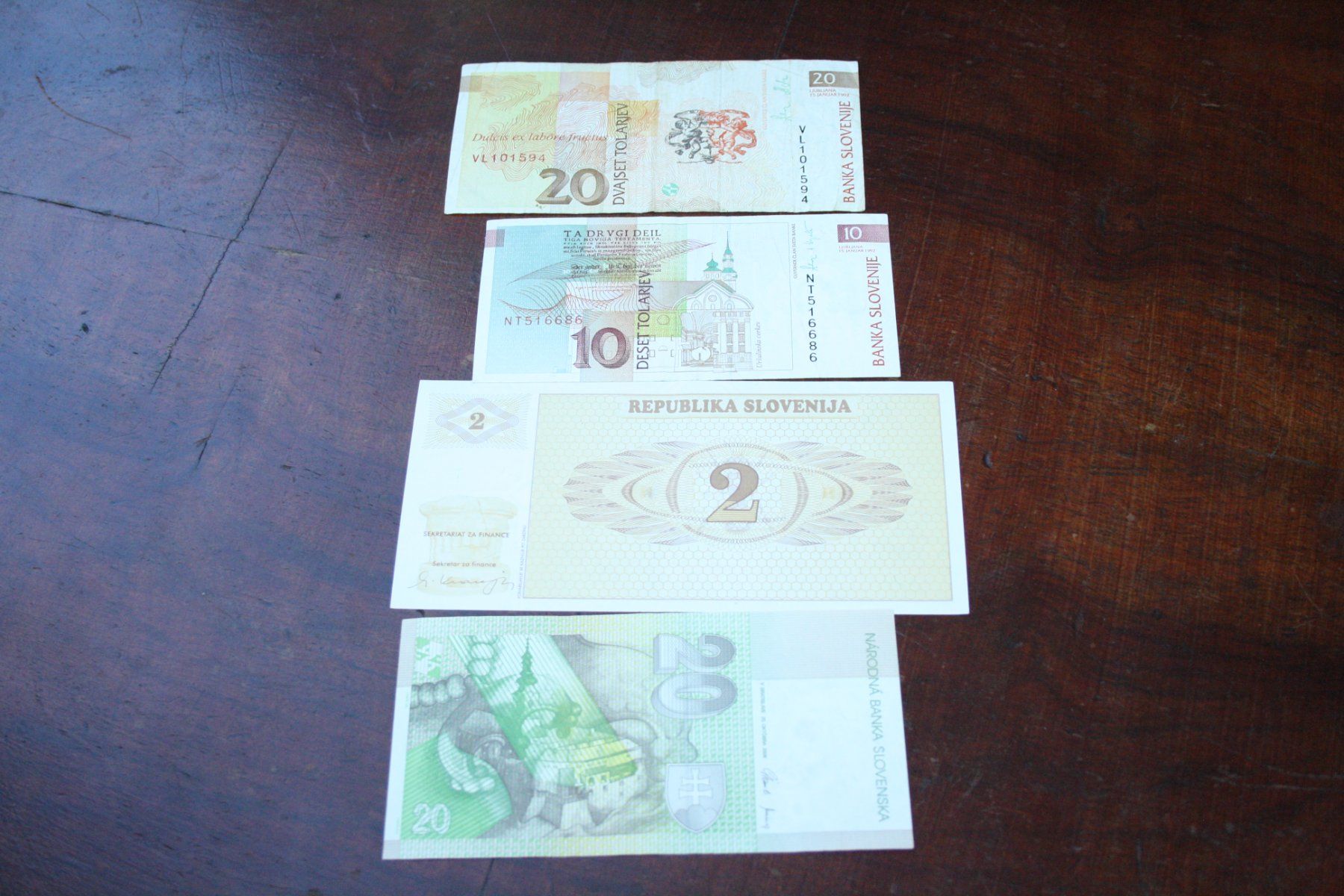 Banconote: Lot 4 billets Slovenie – Usato da Cormondrèche venduto da Hermes.monnaies 1
