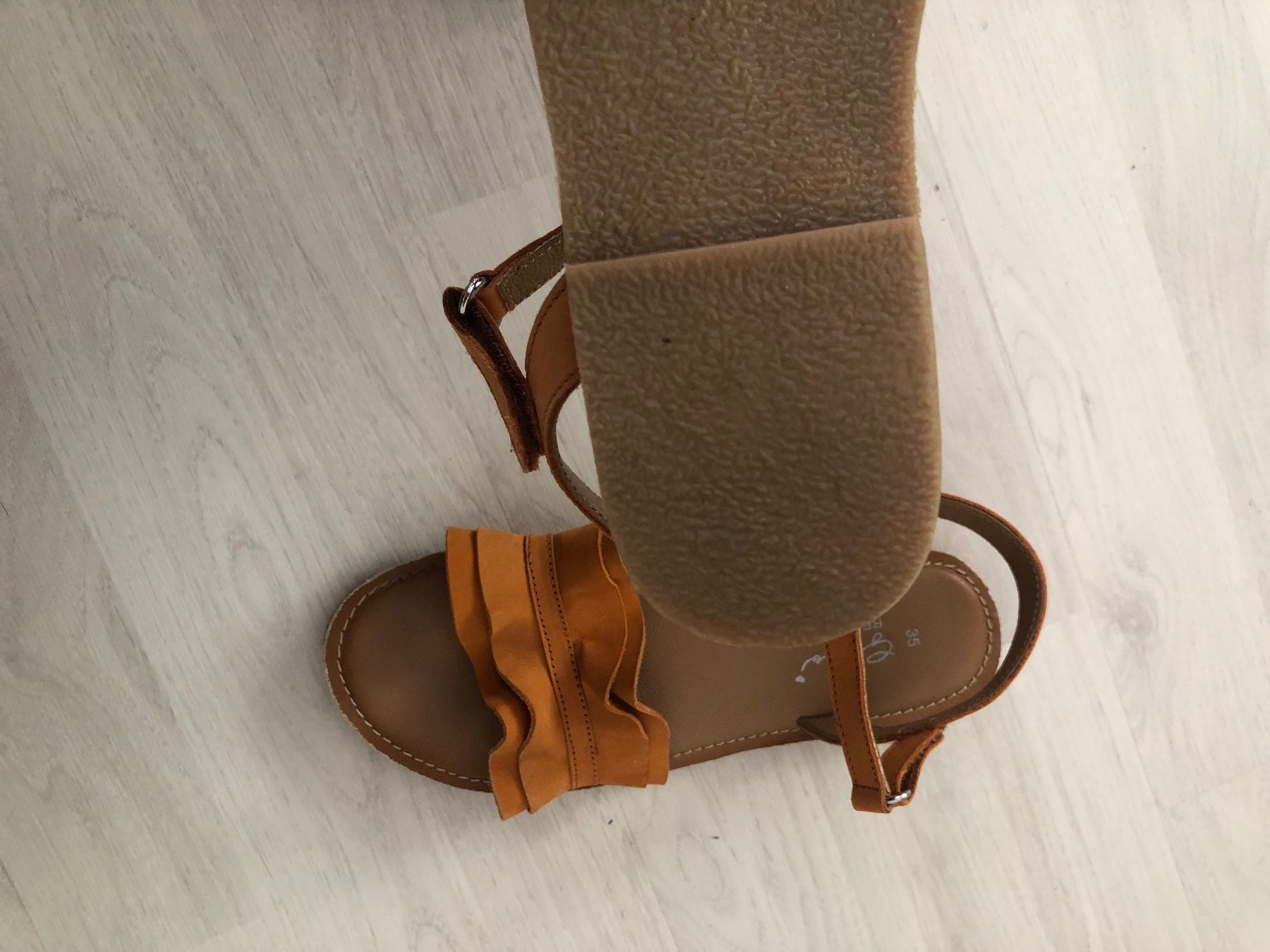 Scarpe per ragazze: Mädchen Sandalen Gr. 35 – Usato da Obfelden venduto da JackyRot 1