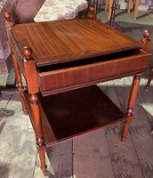 1 Beistelltisch, Salontisch Tudor Stil 1 Schublade Intarsien