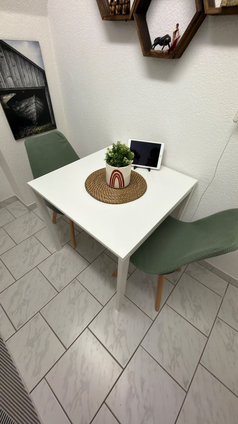 Tische: Tavolo con due sedie – Gebraucht aus Zürich von ubl_c58b