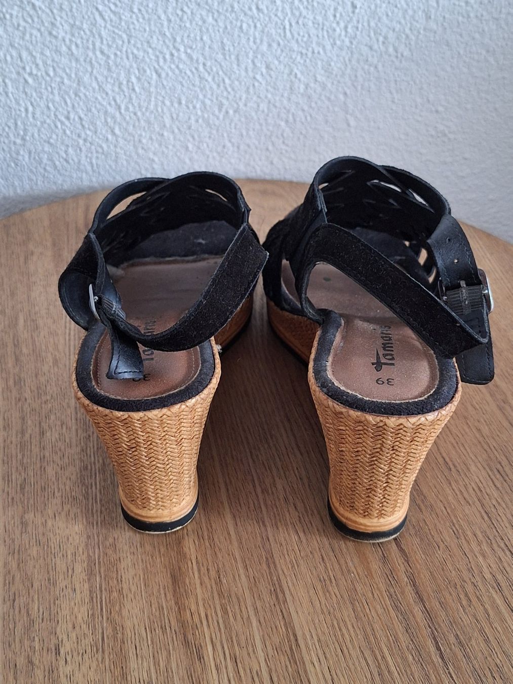 Tamaris Scarpe da donna: Sandali Tamaris con plateau black – Usato da Biasca venduto da dan_5sfp 2