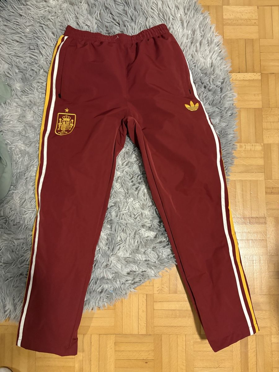 Adidas Hosen: Spanien Trainerhose – Neu (gemäss Beschreibung) aus Basel von pau_s6pv