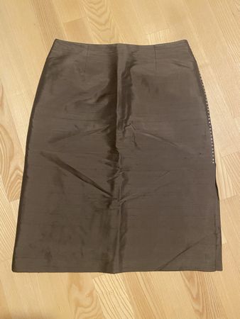Eleganter Seidenrock Gr. 40 mit Strassapplikation