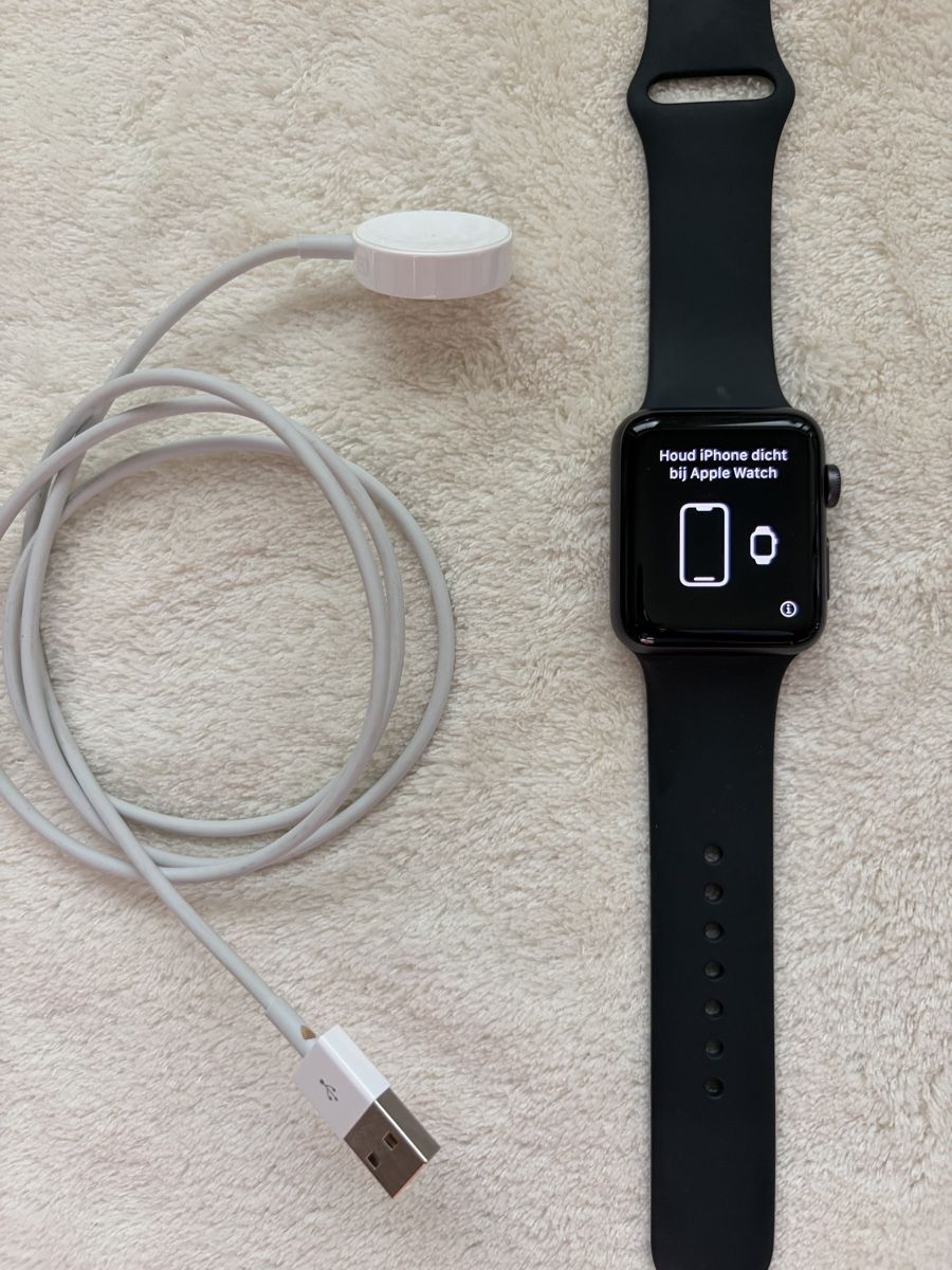 Apple Smartwatch: Apple Watch Series 3 GPS 42mm Space Grau – Usato da Basel venduto da DBasel 3