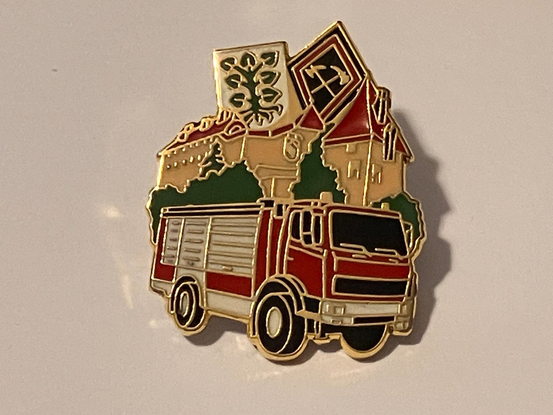 Placchette & Badge: 1 Pin Feuerwehr Oppligen – Usato da Basel venduto da djwwpp