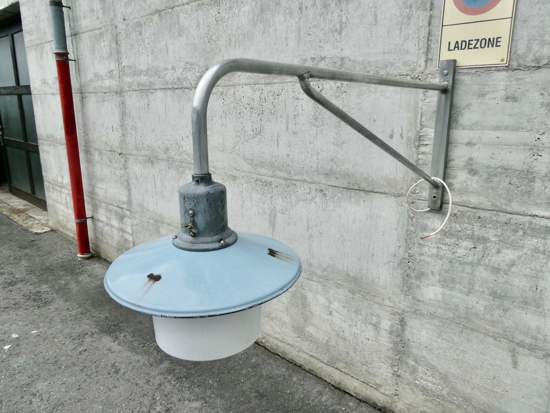 Lampen: BAG Turgi Aussenlampe mit Emaileschirm – Gebraucht aus Lüchingen von Eeizo 1